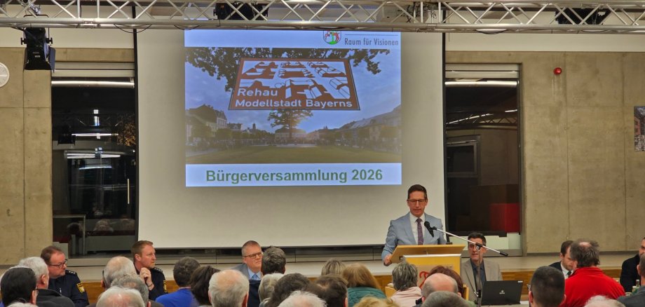 Das Bild zeigt die Bürgerversammlung in der Realschule Rehau