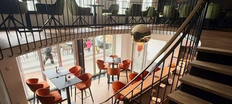 Auf dem Bild ist der Innenbereich der neuen Vinothek "Max4" zu sehen.