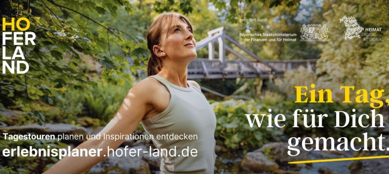 HOFERLAND-Erlebnisplaner-Pop-Under-x3-720x300 - 1 Das Bild zeigt eine Frau beim Yoga. Auf dem Bild ist der Text "Ein Tag - wie für Dich gemacht" sowie das Logo des Hofer Lands platziert.