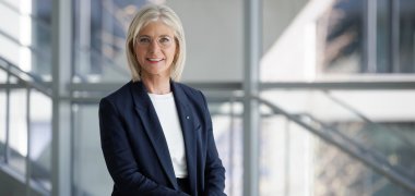 Das Bild zeigt Staatsministerin Ulrike Scharf, MdL.