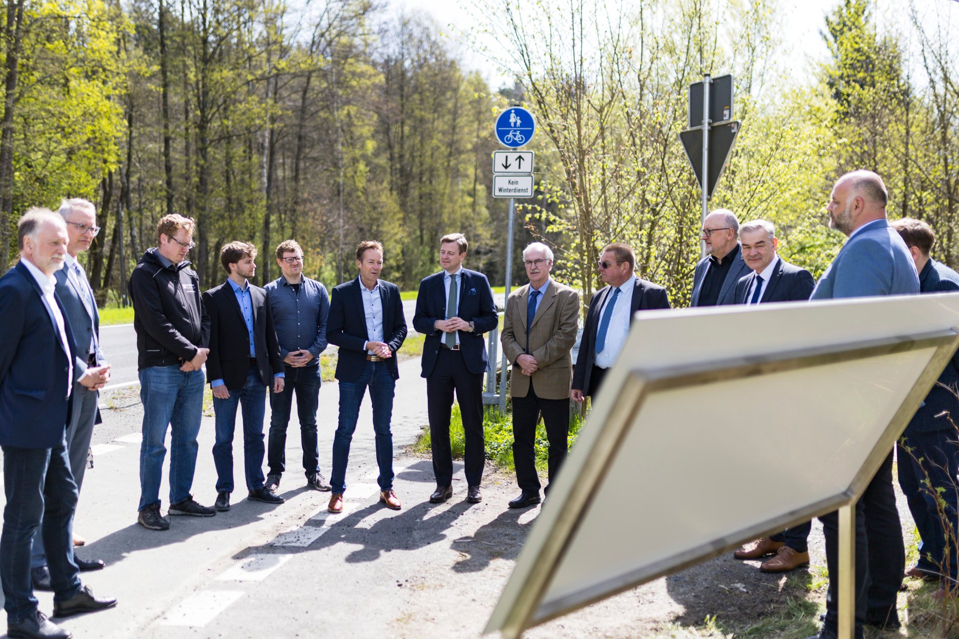 Das Bild zeigt die Verantwortlichen bei der offiziellen Eröffnung der Perlenroute.