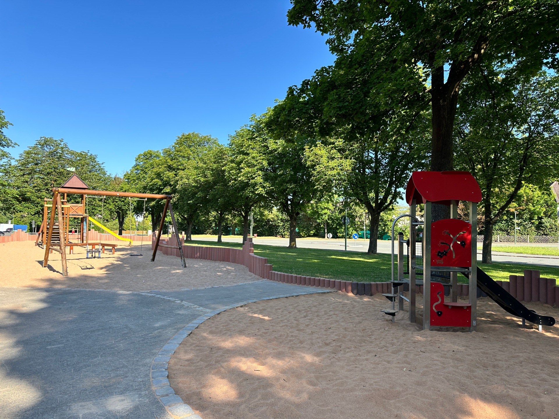 Das Bild zeigt den Spielplatz am Rathaus.