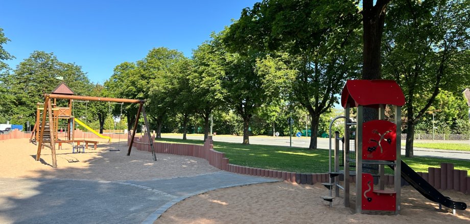 Das Bild zeigt den Spielplatz am Rathaus.