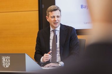 Das Bild zeigt Landrat Dr. Oliver Bär.