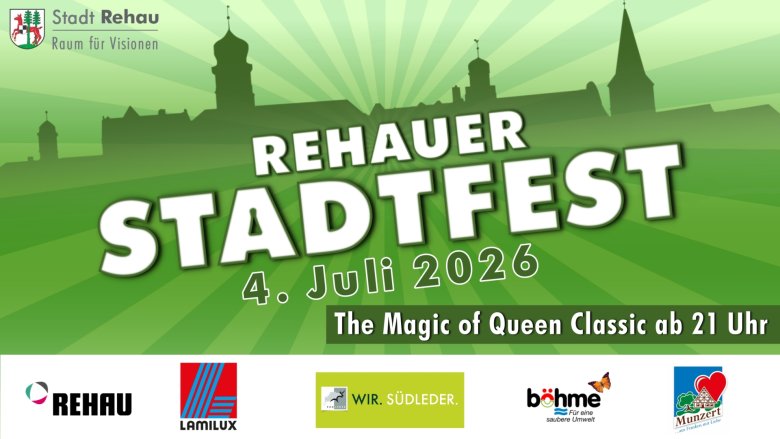 Es handelt sich bei dem Bild um eine Werbegrafik zum Rehauer Stadtfest 2026. Die Hauptfarbe ist grün, mittig ist "Rehauer Stadtfest 2026" zu lesen, seitlich steht "The Magic of Queen Classic ab 21 Uhr" geschrieben. In einem weißen Balken sind unten die Sponsoren genannt.