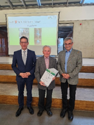 Das Bild zeigt Franz Dörfel, Herrn Dr. Uwe Leonhardt und den Bürgermeister Michael Abraham bei der Sportlerehrung.