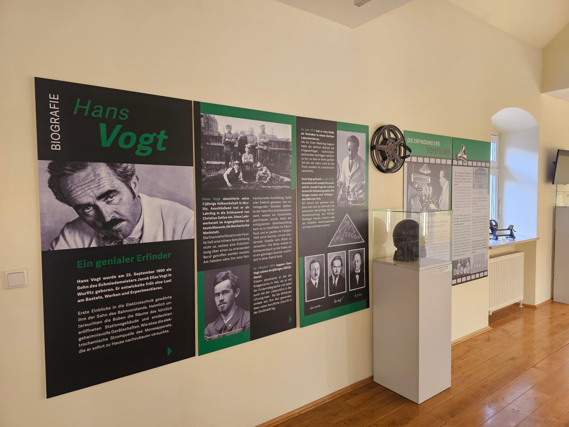 Auf dem Bild ist der Hans-Vogt-Bereich im Museum im Alten Rathaus zu sehen.