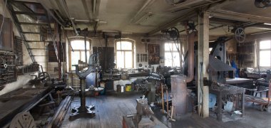 Auf dem Bild ist die mechanische Werkstatt in Rehau zu sehen.
