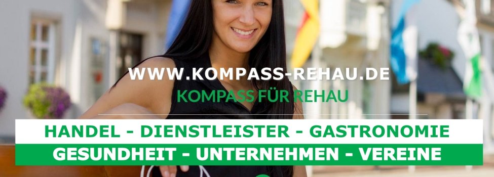 Die Grafik zeigt im Hintergrund eine Frau mit einer Einkaufstasche auf einer Bank sitzend. Vordergründig steht geschrieben: "www.kompass-rehau.de KOMPASS FÜR REHAU"