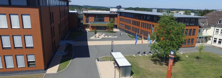 Das Bild zeigt das Schulzentrum Rehau in der Pilgramsreuther Straße.