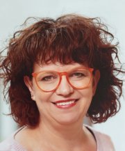 Das Bild zeigt Familien- und Seniorenbeauftragte Birgit Ertl.