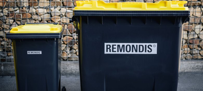 Das Bild zeigt die "Gelbe Tonne" von REMONDIS in zwei unterschiedlichen Größen.