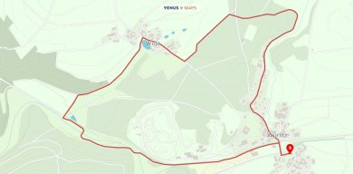Die Grafik zeigt eine Karte, in welcher der Serpentinit-Rundwanderweg Wurlitz/Woja in rot eingezeichnet ist.